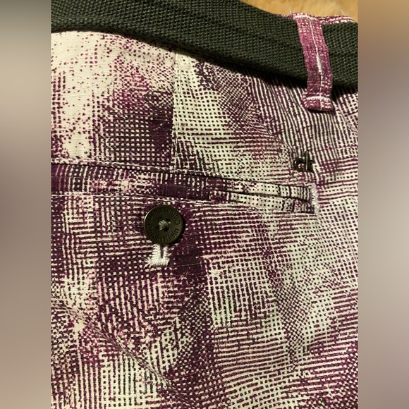 BNWT Size 32 Calvin Klein men’s shorts with belt - Picture 10 of 12